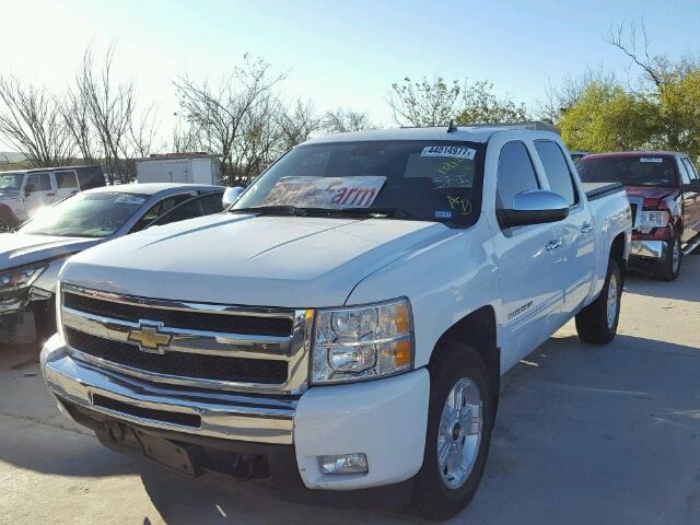 3GCPKSE34BG336112 - 2011 CHEVROLET SILVERADO WHITE photo 2