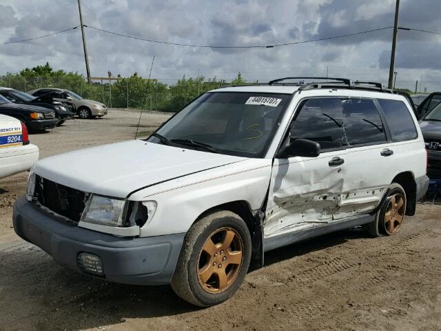 JF1SF6357YH716902 - 2000 SUBARU FORESTER L WHITE photo 2