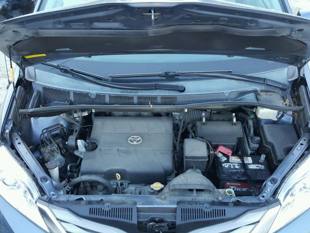 5TDYK3DC6DS382704 - 2013 TOYOTA SIENNA XLE BLUE photo 7