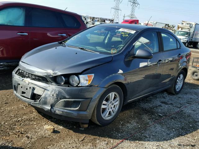 1G1JA5SH9C4165181 - 2012 CHEVROLET SONIC GRAY photo 2