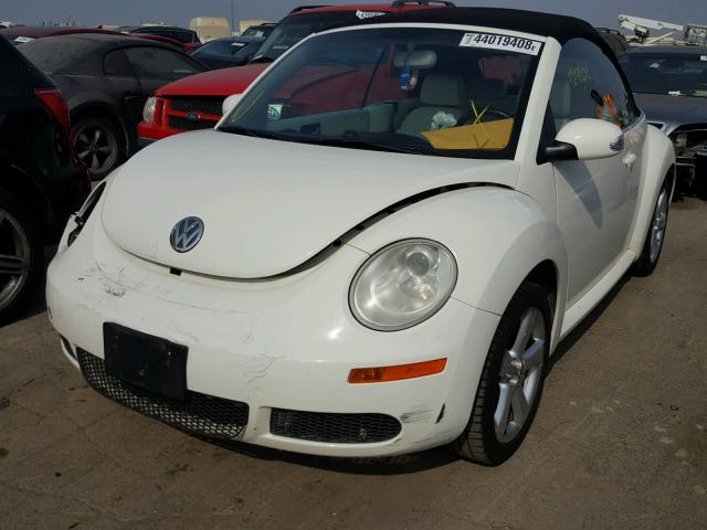 3VWFG31YX7M410613 - 2007 VOLKSWAGEN NEW BEETLE 白色 照片 2