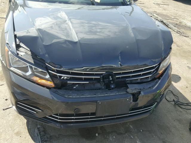 1VWDT7A33HC041885 - 2017 VOLKSWAGEN PASSAT R-L GRAY photo 9
