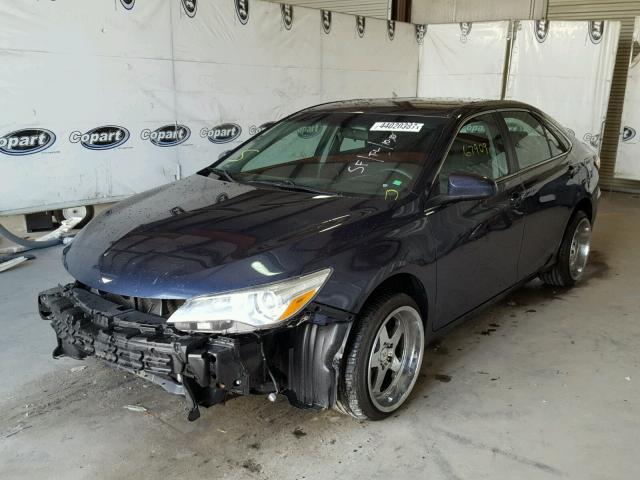 4T4BF1FK7GR557871 - 2016 TOYOTA CAMRY LE ლურჯი ფოტო 2