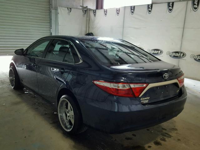 4T4BF1FK7GR557871 - 2016 TOYOTA CAMRY LE BLUE photo 3