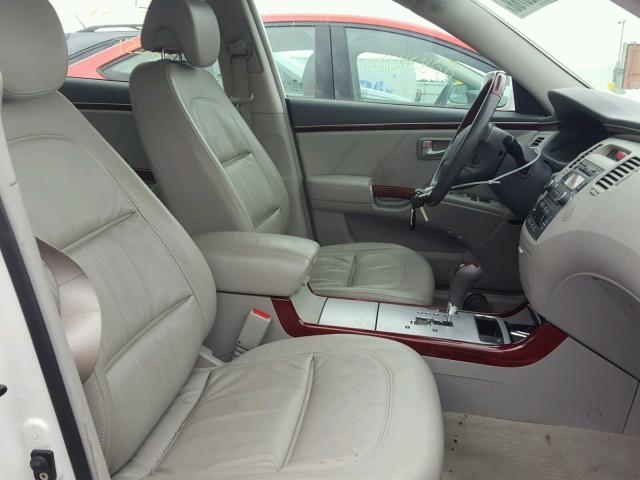 KMHFC46F97A207796 - 2007 HYUNDAI AZERA SE WHITE photo 5