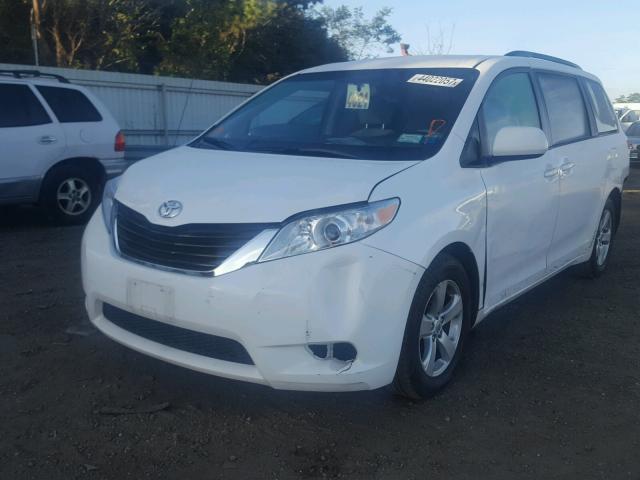 5TDKK3DC8ES524087 - 2014 TOYOTA SIENNA LE WHITE photo 2