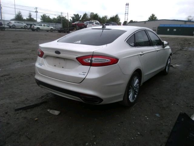 3FA6P0T94FR220241 - 2015 FORD FUSION SE WHITE photo 4