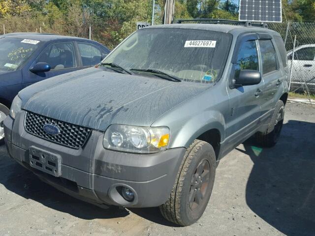 1FMCU93145DA15302 - 2005 FORD ESCAPE XLT GREEN photo 2