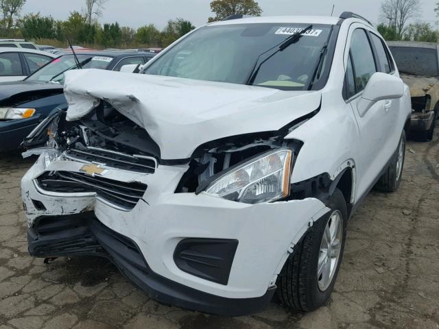 3GNCJPSB1GL279593 - 2016 CHEVROLET TRAX 1LT WHITE photo 2