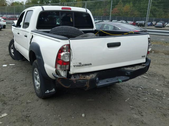 3TMLU4ENXBM065984 - 2011 TOYOTA TACOMA DOU WHITE photo 3