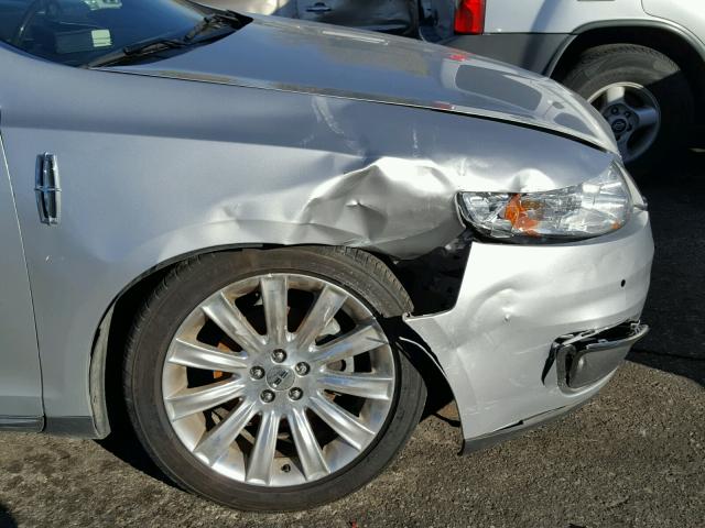 1LNHL9ER2AG606104 - 2010 LINCOLN MKS SILVER photo 9