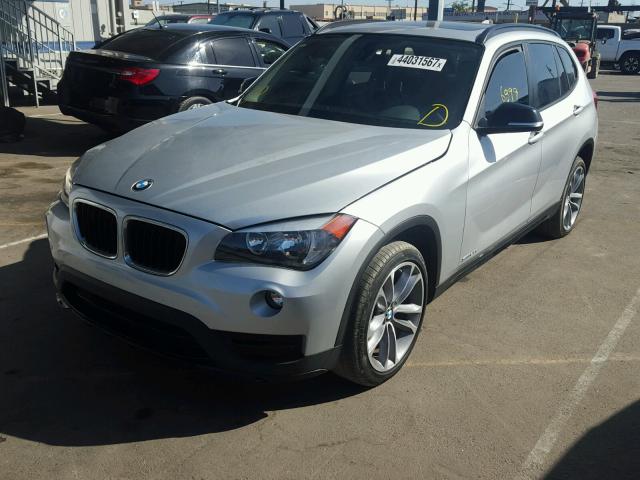 WBAVM1C5XFVZ94589 - 2015 BMW X1 Күміс фото 2