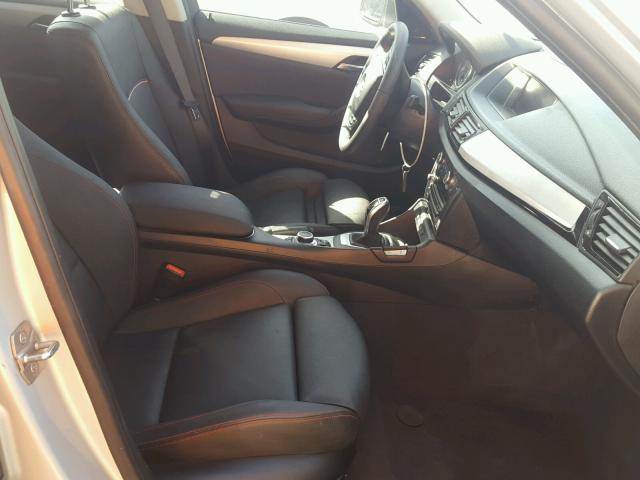 WBAVM1C5XFVZ94589 - 2015 BMW X1 Күміс фото 5