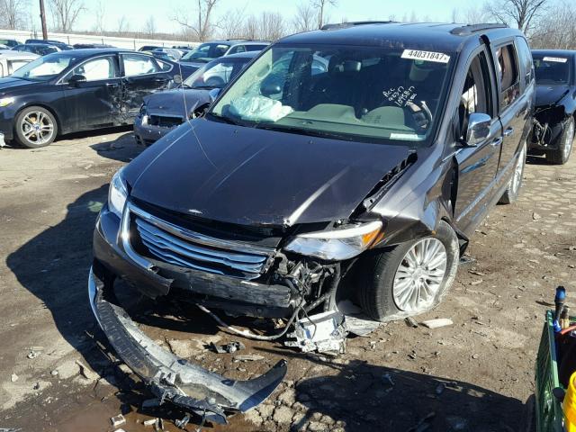 2C4RC1CG4FR755826 - 2015 CHRYSLER TOWN & COU GRAY photo 2