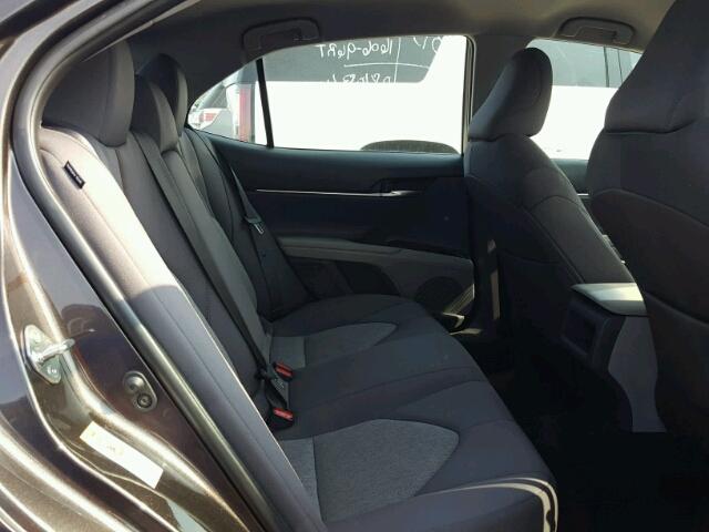 4T1B11HK1JU566921 - 2018 TOYOTA CAMRY L Schwarz Foto 6