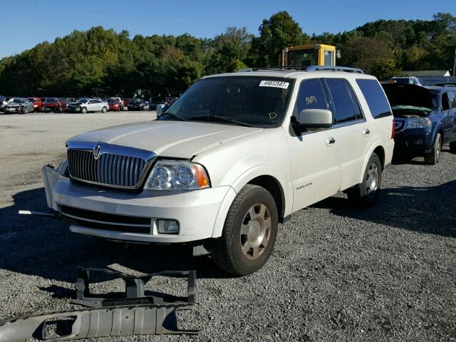 5LMFU28505LJ01905 - 2005 LINCOLN NAVIGATOR CREAM photo 2