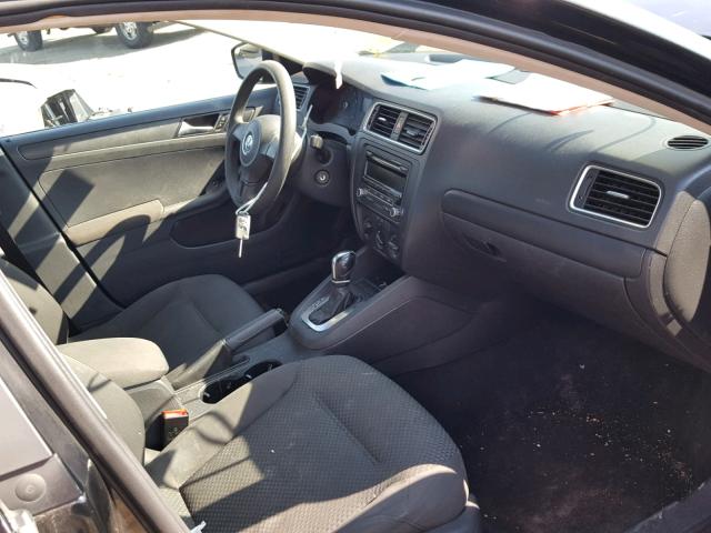 3VW2K7AJXCM319939 - 2012 VOLKSWAGEN JETTA BASE 黑色 照片 5