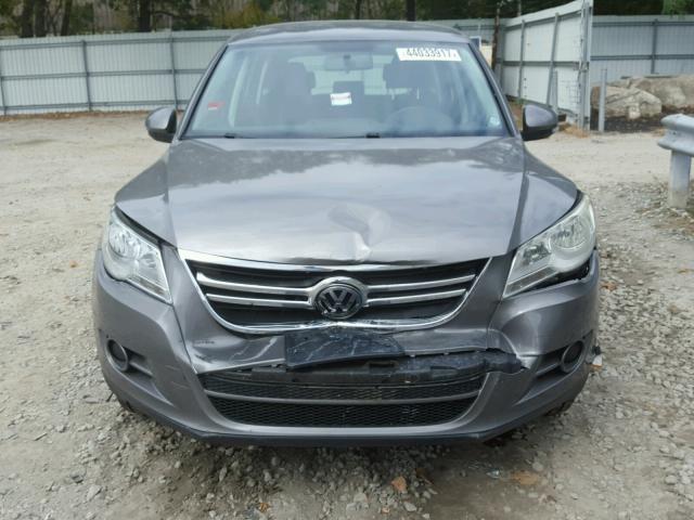 WVGBV7AX7BW511313 - 2011 VOLKSWAGEN TIGUAN GRAY photo 9