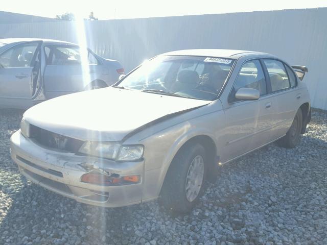 JN1CA21D0WM931660 - 1998 NISSAN MAXIMA GOLD photo 2