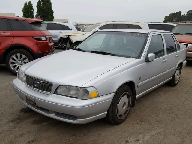 YV1LS55A9X1565299 - 1999 VOLVO S70 SILVER photo 2