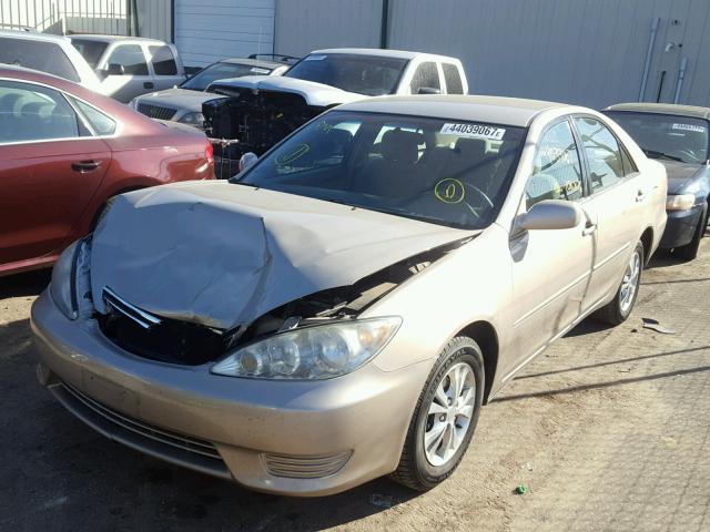 4T1BF30K85U098281 - 2005 TOYOTA CAMRY TAN photo 2