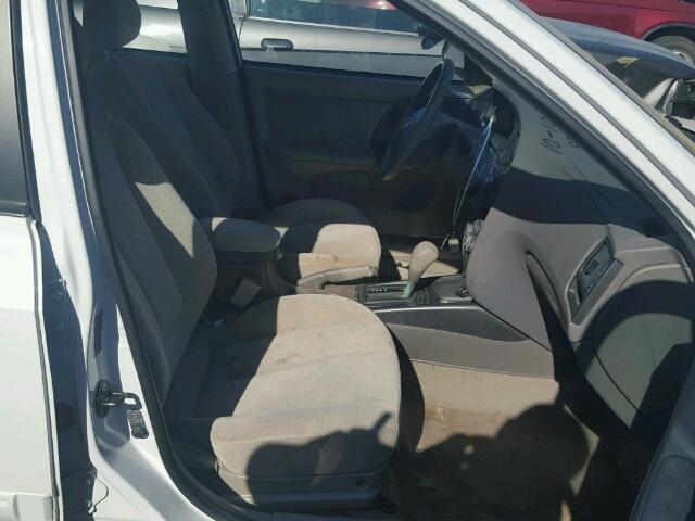 KMHDN46D25U106997 - 2005 HYUNDAI ELANTRA GL WHITE photo 5