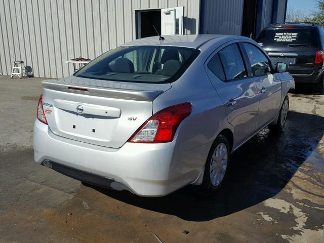 3N1CN7AP3HL870300 - 2017 NISSAN VERSA SILVER photo 4