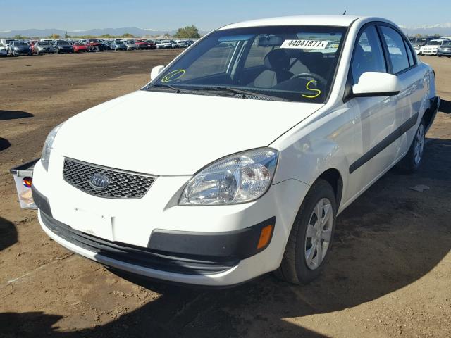 KNADE123486427879 - 2008 KIA RIO WHITE photo 2