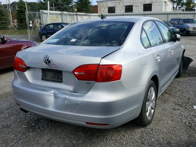 3VWD17AJ5EM401365 - 2014 VOLKSWAGEN JETTA SE SILVER photo 4