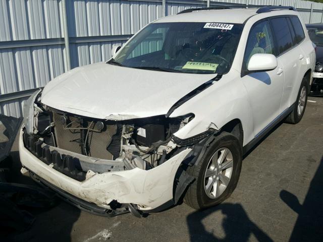 5TDBK3EH3CS105989 - 2012 TOYOTA HIGHLANDER WHITE photo 2