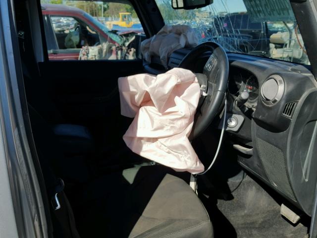 1C4BJWKG6GL293625 - 2016 JEEP WRANGLER U GRAY photo 5