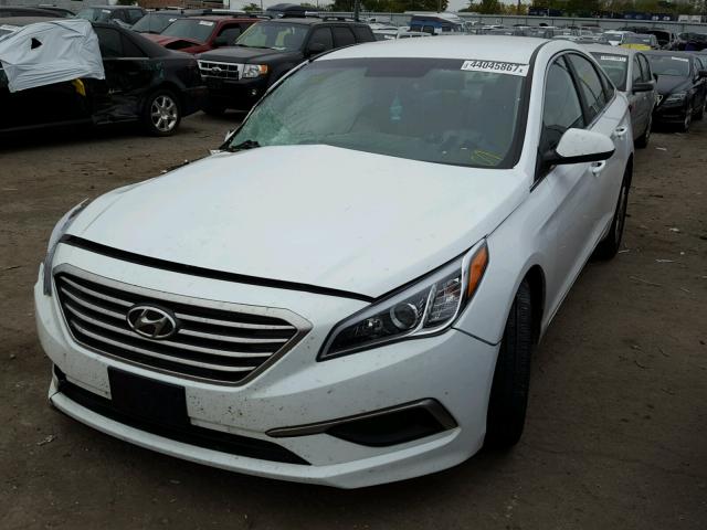 5NPE24AF7HH444162 - 2017 HYUNDAI SONATA SE WHITE photo 2