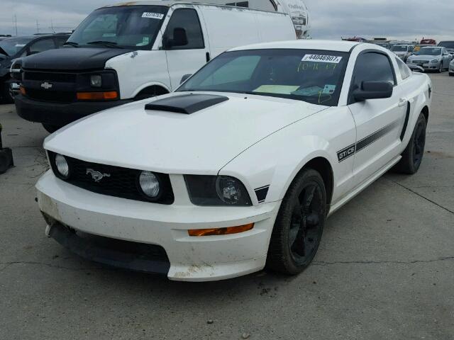 1ZVHT82H785171464 - 2008 FORD MUSTANG GT WHITE photo 2