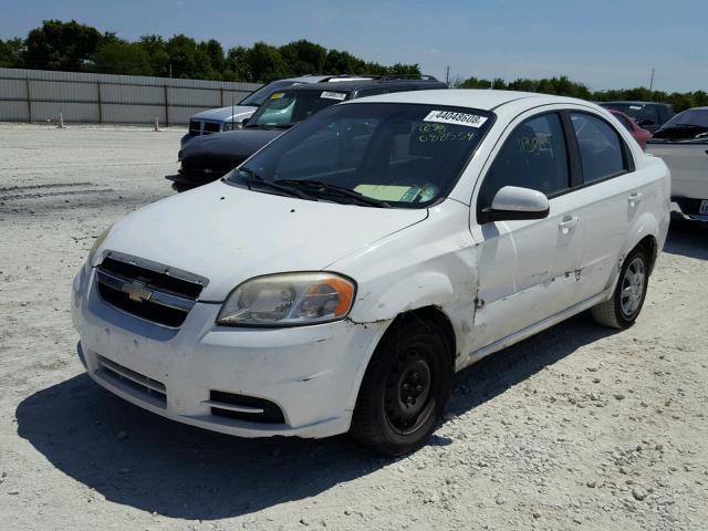 KL1TD5DE0AB088534 - 2010 CHEVROLET AVEO LS WHITE photo 2