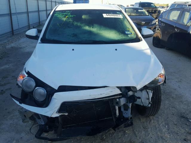 1G1JC6SH2E4118108 - 2014 CHEVROLET SONIC WHITE photo 9