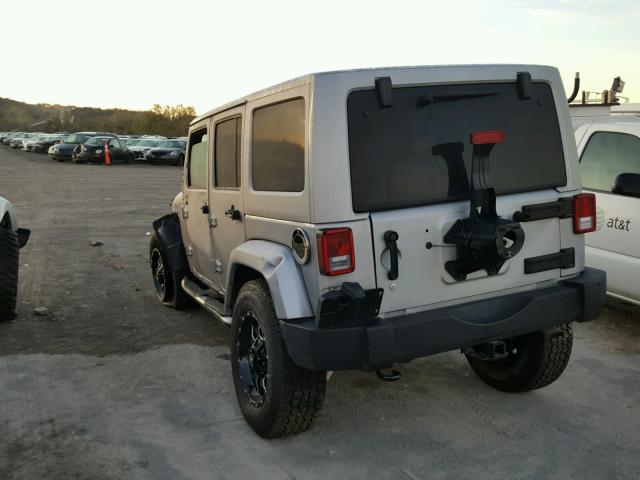 1C4BJWFG1EL141906 - 2014 JEEP WRANGLER U SILVER photo 3