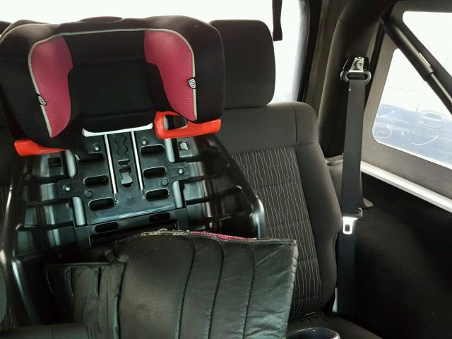 1J4AA2D10BL608015 - 2011 JEEP WRANGLER S 白色 照片 6