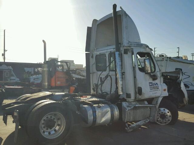 3AKBGADV9DSFE7218 - 2013 FREIGHTLINER CASCADIA 1 WHITE photo 4