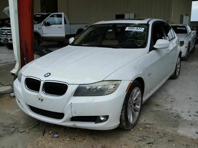 WBAPH7G53BNN07673 - 2011 BMW 328 WHITE photo 2