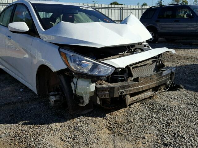 KMHCT4AE6GU082594 - 2016 HYUNDAI ACCENT SE WHITE photo 9