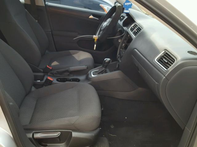 3VW2K7AJXCM306429 - 2012 VOLKSWAGEN JETTA BASE 银色 照片 5