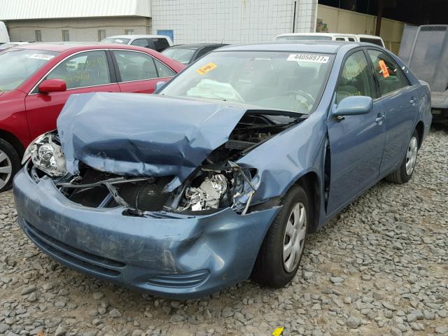 4T1BE32K92U618628 - 2002 TOYOTA CAMRY LE BLUE photo 2