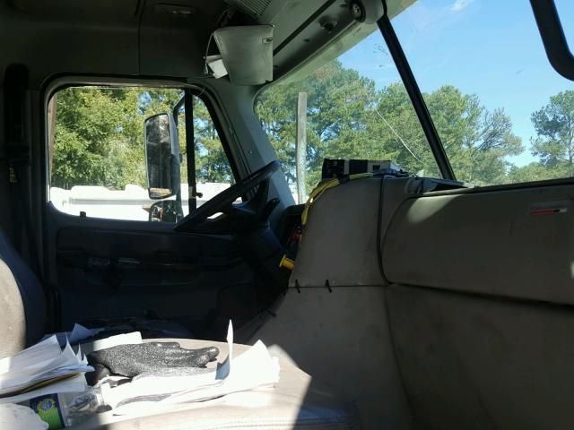 1FUJA6CV66PV88622 - 2006 FREIGHTLINER CONVENTION WHITE photo 5