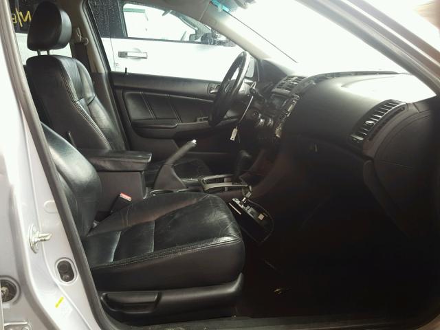 1HGCM568X5A026863 - 2005 HONDA ACCORD SILVER photo 5