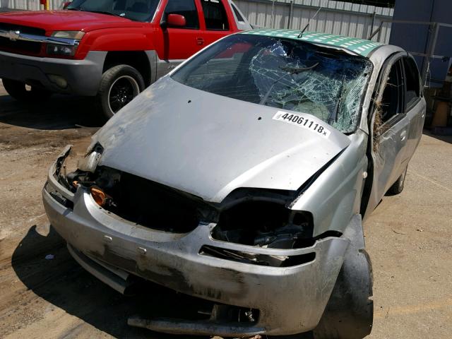 KL1TD52695B305600 - 2005 CHEVROLET AVEO BASE Күміс фото 10