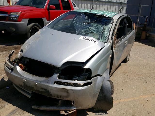 KL1TD52695B305600 - 2005 CHEVROLET AVEO BASE Күміс фото 2