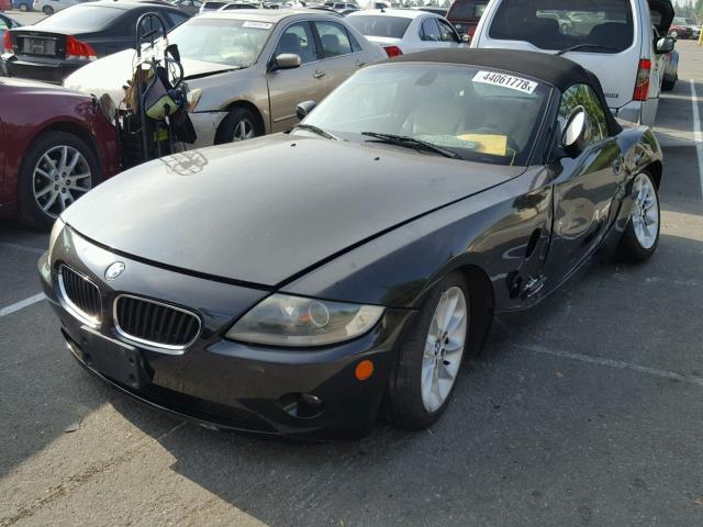 4USBT33525LS58156 - 2005 BMW Z4 2.5 BLACK photo 2
