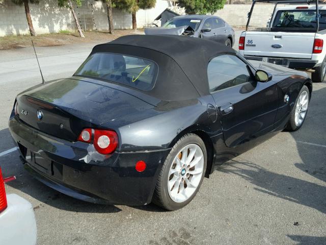 4USBT33525LS58156 - 2005 BMW Z4 2.5 BLACK photo 4