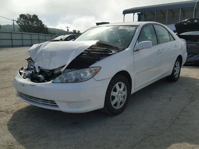 4T1BE32K65U383044 - 2005 TOYOTA CAMRY LE WHITE photo 2