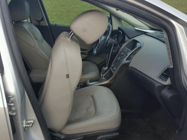 1G4PR5SK1D4184696 - 2013 BUICK VERANO CON SILVER photo 5